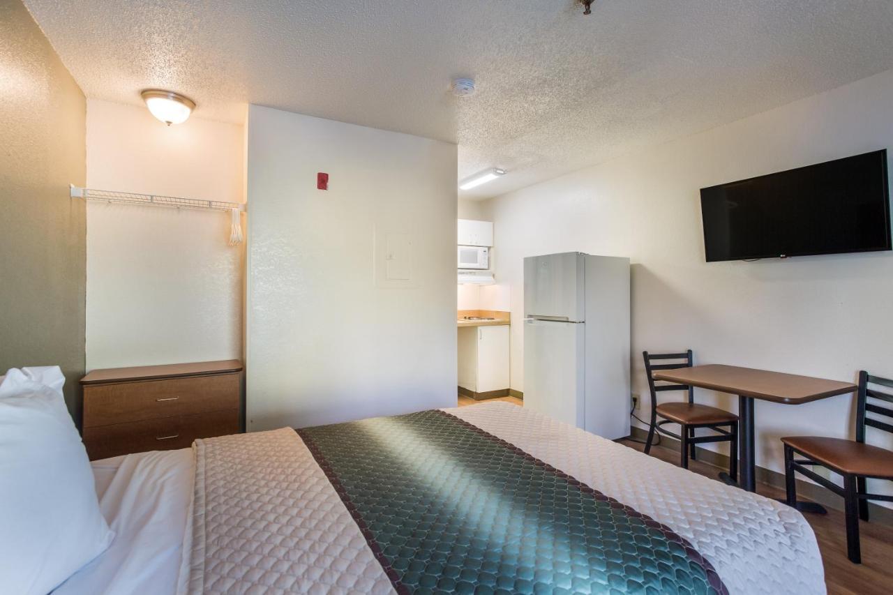 Hometowne Studios By Red Roof Nashville - Airport/Briley Pkwy Esterno foto