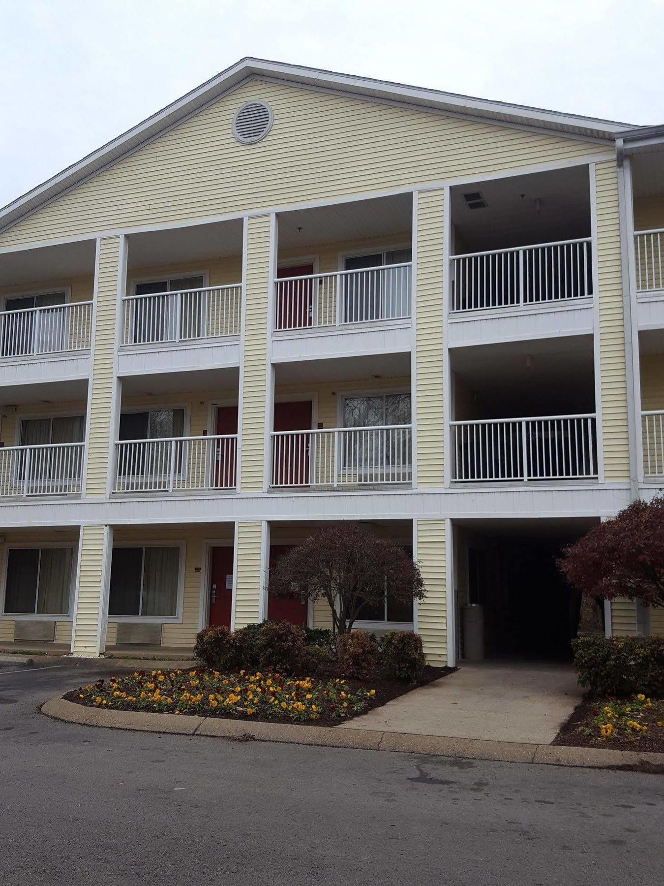 Hometowne Studios By Red Roof Nashville - Airport/Briley Pkwy Esterno foto